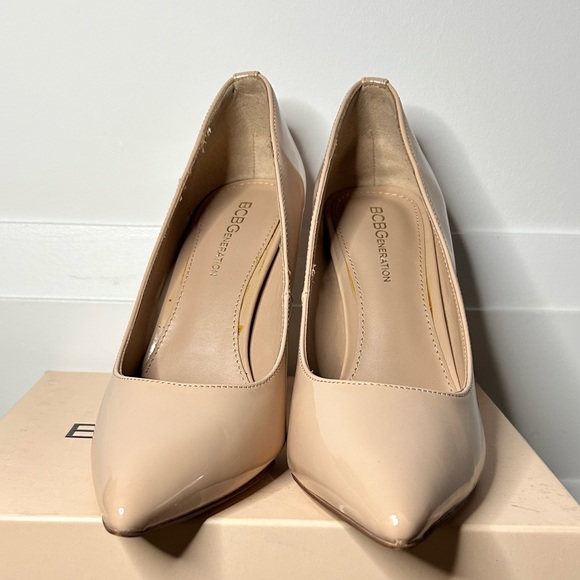 BCBGeneration - BCBGeneration Women Heidi Smooth Patent Shell Pumps - Picture 2 of 6